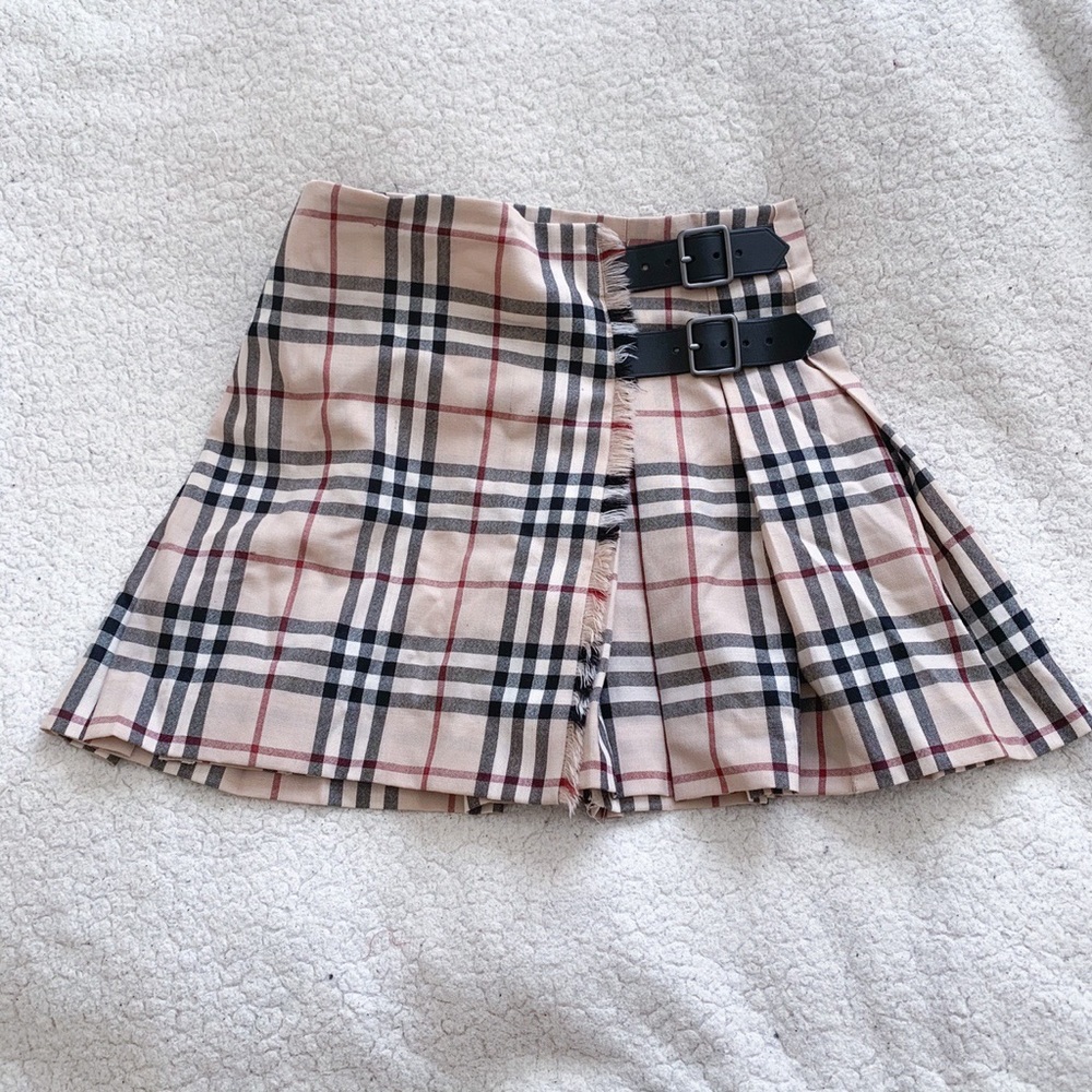 Vintage deadstock Burberry buckle pleated skirt